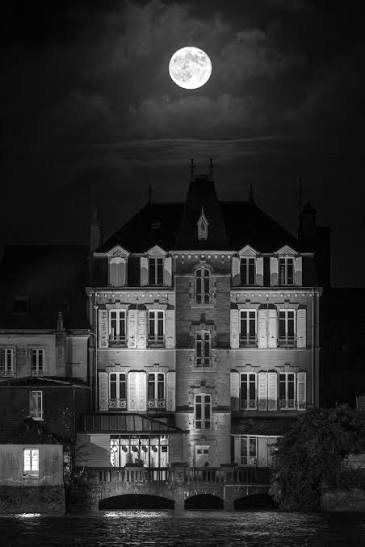Le pont de Rohan à Landerneau, la nuit, sous la pleine lune